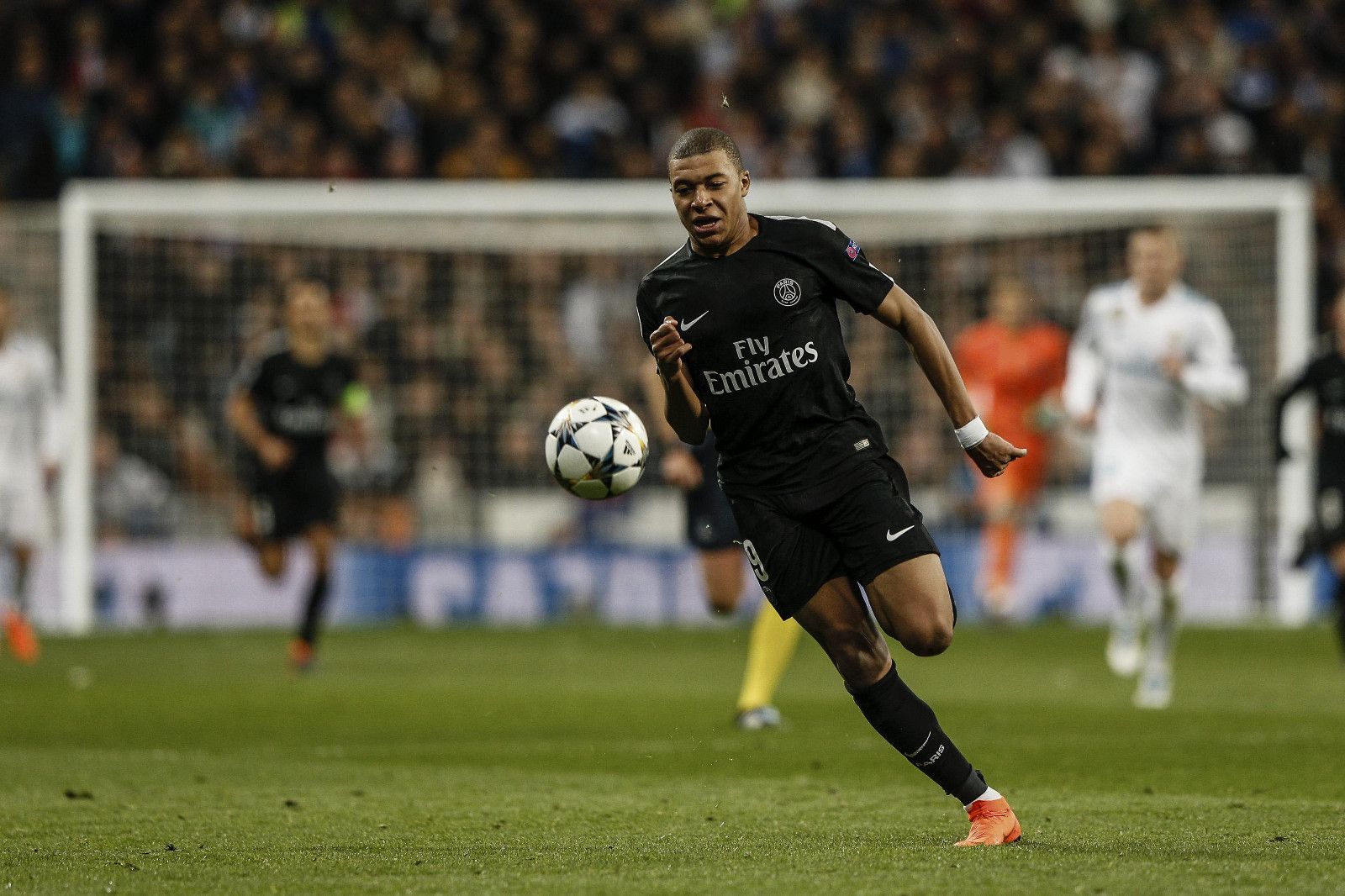 足球欧洲杯官方发布主题曲，引热议（欧洲杯官宣主题曲，掀起热议）