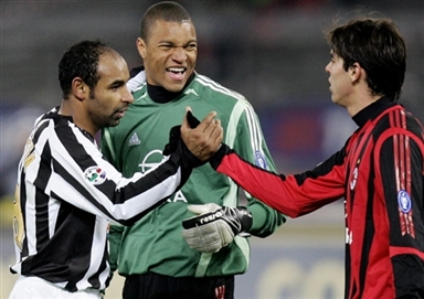 上海海港中超三连冠，但含金量极低，山东泰山明年是最大夺冠热门（上海海港中超三连霸成色不足，山东泰山被看好为明年头号夺冠热门）