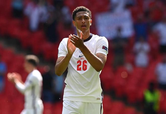 中国青年球员王钰栋将加盟德乙达姆施塔特，开启欧洲留洋之路，为中国足球注入新活力。