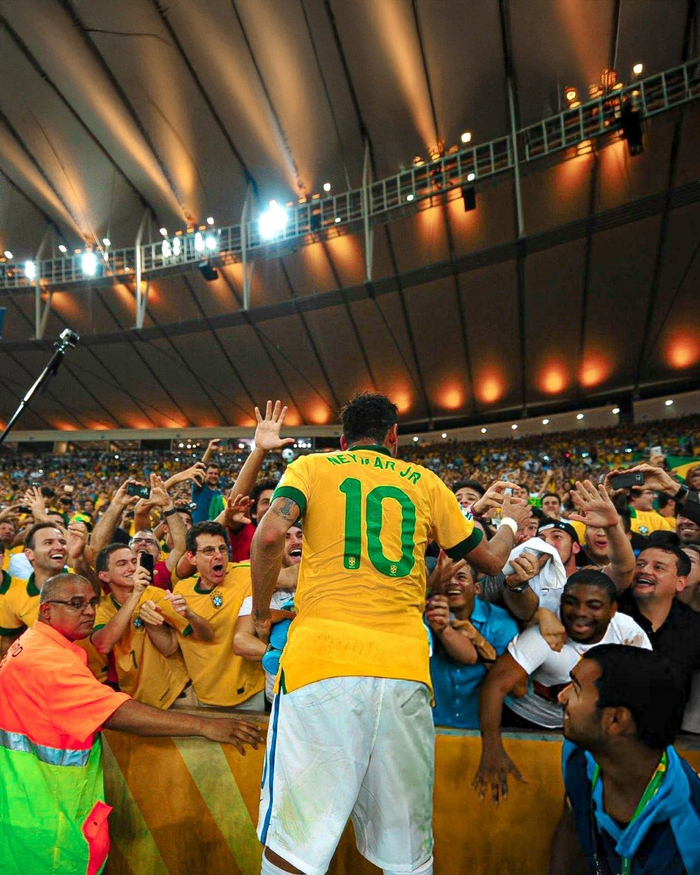 看看谁回来了！今日欧冠对阵闪耀，罗伊斯重返多特主场（欢迎回家！罗伊斯重返多特主场，今夜欧冠对决星光熠熠）