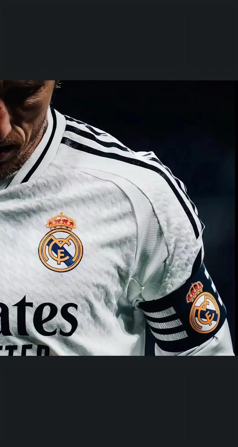 被赠送云达不莱梅印有8号的球衣，克罗斯：这是合同报价吗