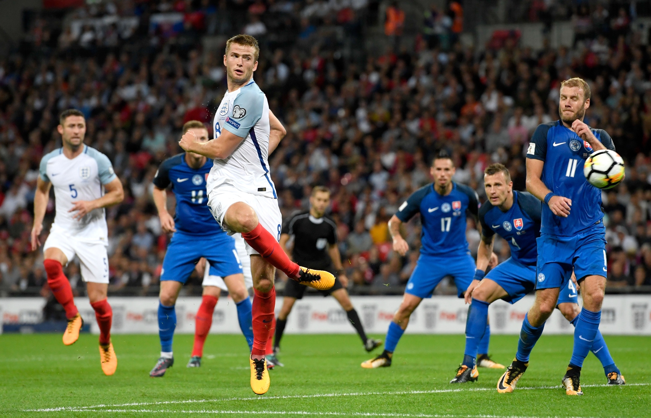 热那亚vs维罗纳：马利诺夫斯基、洛伦佐-科隆博首发，加利亚尔迪尼、焦瓦内出战