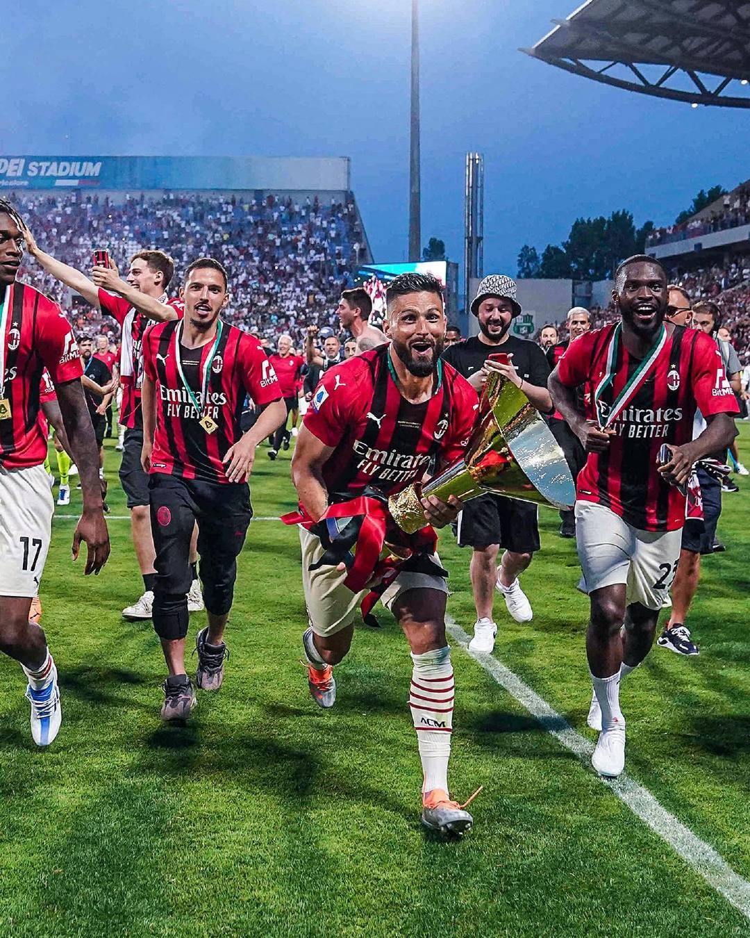 利物浦vs乔巴狼 下手轻点斯师傅（利物浦大战乔巴狼，斯师傅手下留情）