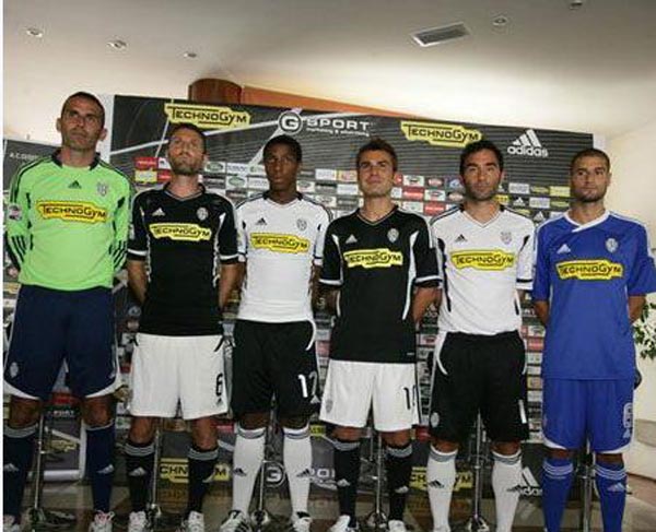 弗兰克喊话球迷：没有你们，我们什么都不是，但这足够吗