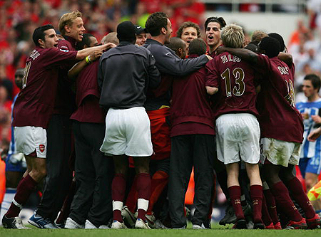 德甲战报：Y.迪奥曼德帽子戏法，RB莱比锡6-0狂胜法兰克福（德甲速递：RB莱比锡6-0横扫法兰克福，Y.迪奥曼德上演帽子戏法）