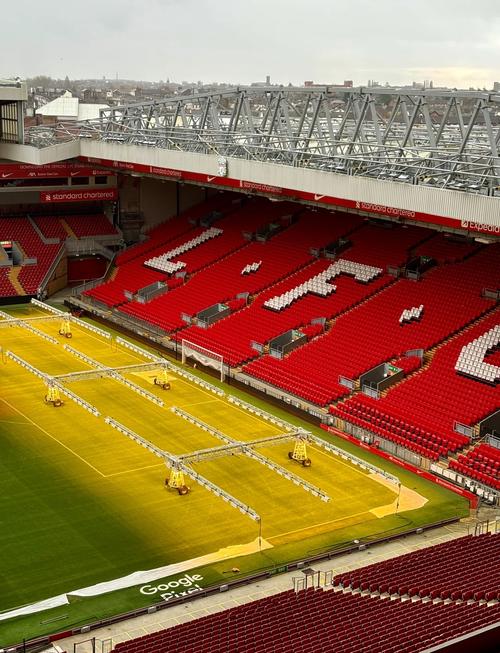 梅州客家因财务危机降级，未能延续奇迹，暴露中国足球现实困境。（财务危机拖垮梅州客家，奇迹止步，折射中国足球的现实困局）