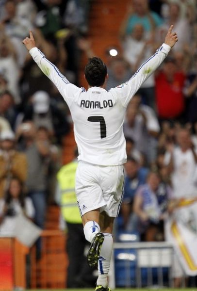 图片报：基米希因脚踝问题无法完整参加训练，本轮可能当替补（图片报：基米希脚踝不适仅部分合练，本轮或先任替补）