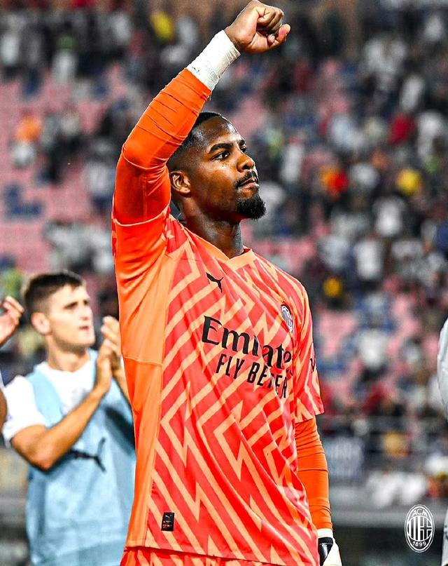 梅西获美职联MVP并率队首夺总冠军，雨中致歉开幕式取消