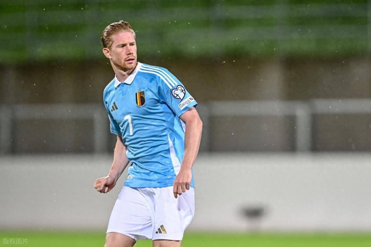 英超第13轮切尔西对阵阿森纳，双方均状态出色，争夺争冠席位，赛果待定。