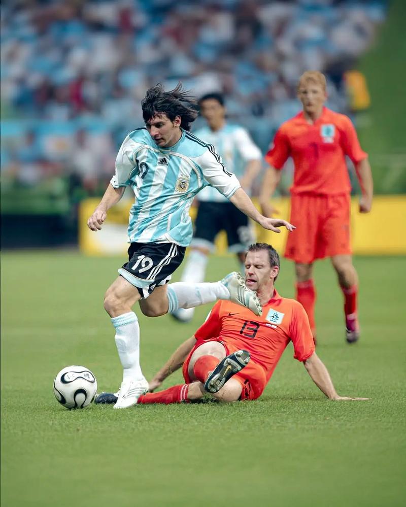 足球世界杯裁判否认偏袒传闻（足球世界杯裁判驳斥偏袒质疑）