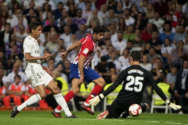 西甲-姆巴佩帽子戏法 皇马3-0客胜巴拉杜利德（西甲：姆巴佩戴帽，皇马客场3-0击败巴拉杜利德）