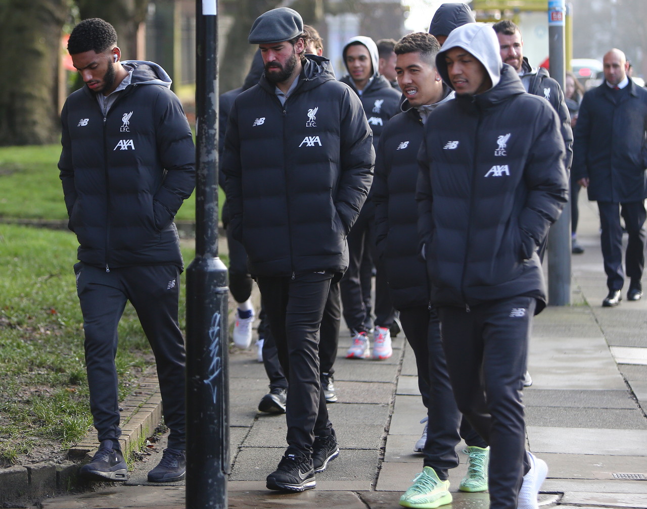 阿莱格里：还未讨论过菲尔克鲁格转会，莱奥是否出场仍需观察（阿莱格里：菲尔克鲁格转会尚未讨论，莱奥能否出战仍待观察）