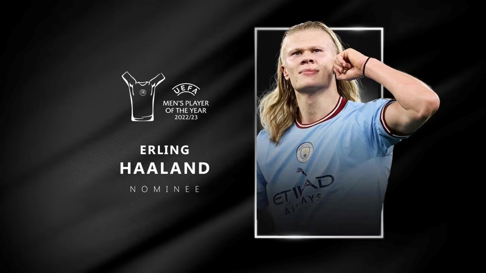 2025中足联颁奖会：成都蓉城刘殿座获中超最佳门将（2025中足联年度颁奖：成都蓉城门将刘殿座当选中超最佳门将）