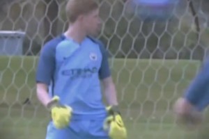 足球意甲射手榜竞争激烈，三人同进12球并列领跑