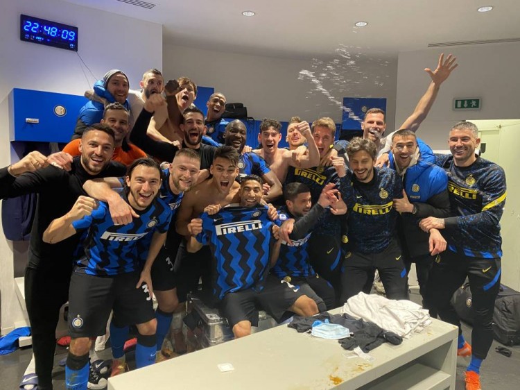 澳超半场：德利安诺夫两送失误，麦克阿瑟暂2-1喷气机（半场战报：德利安诺夫两度失误，麦克阿瑟暂以2-1领先喷气机）