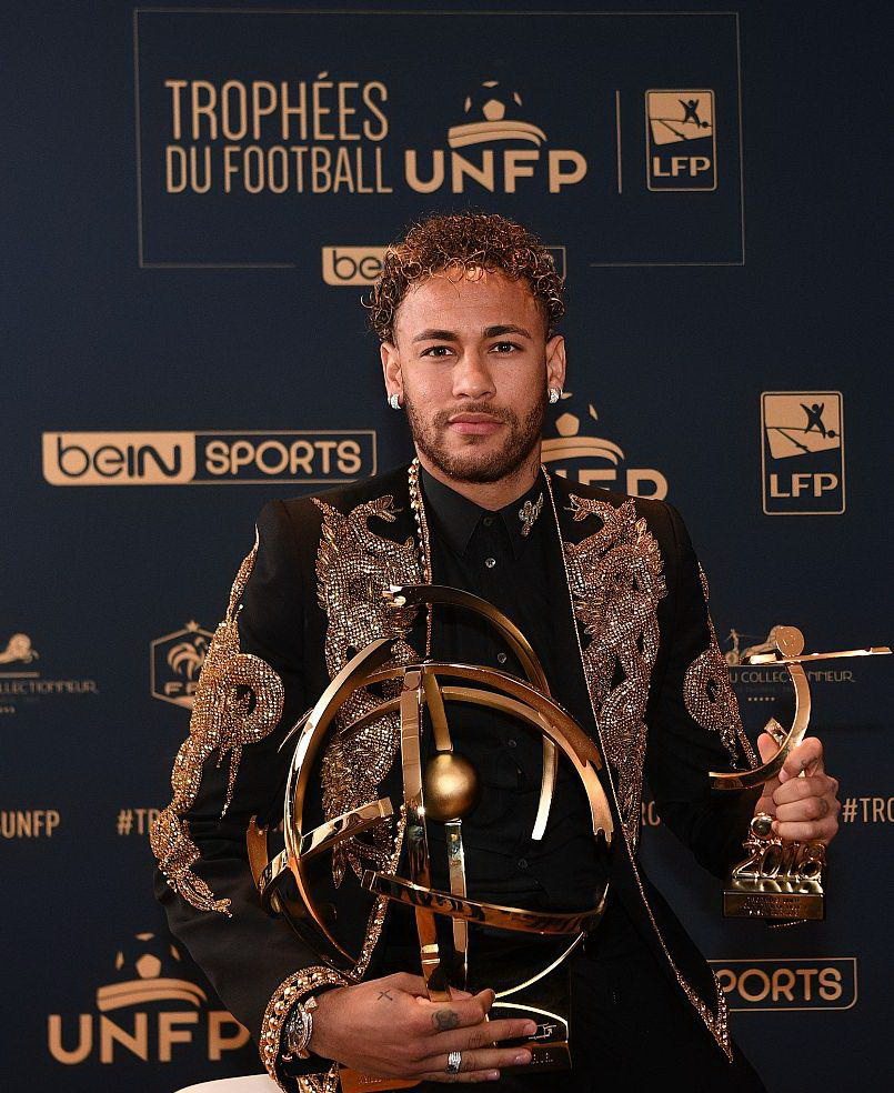 意超杯决赛那不勒斯vs博洛尼亚首发：霍伊伦、麦克托米奈出战（意超杯决赛：那不勒斯对博洛尼亚首发出炉，霍伊伦、麦克托米奈进入先发）